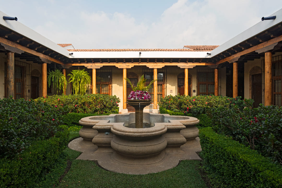 Patio_interior_Camino_Real_Antigua_GL-1