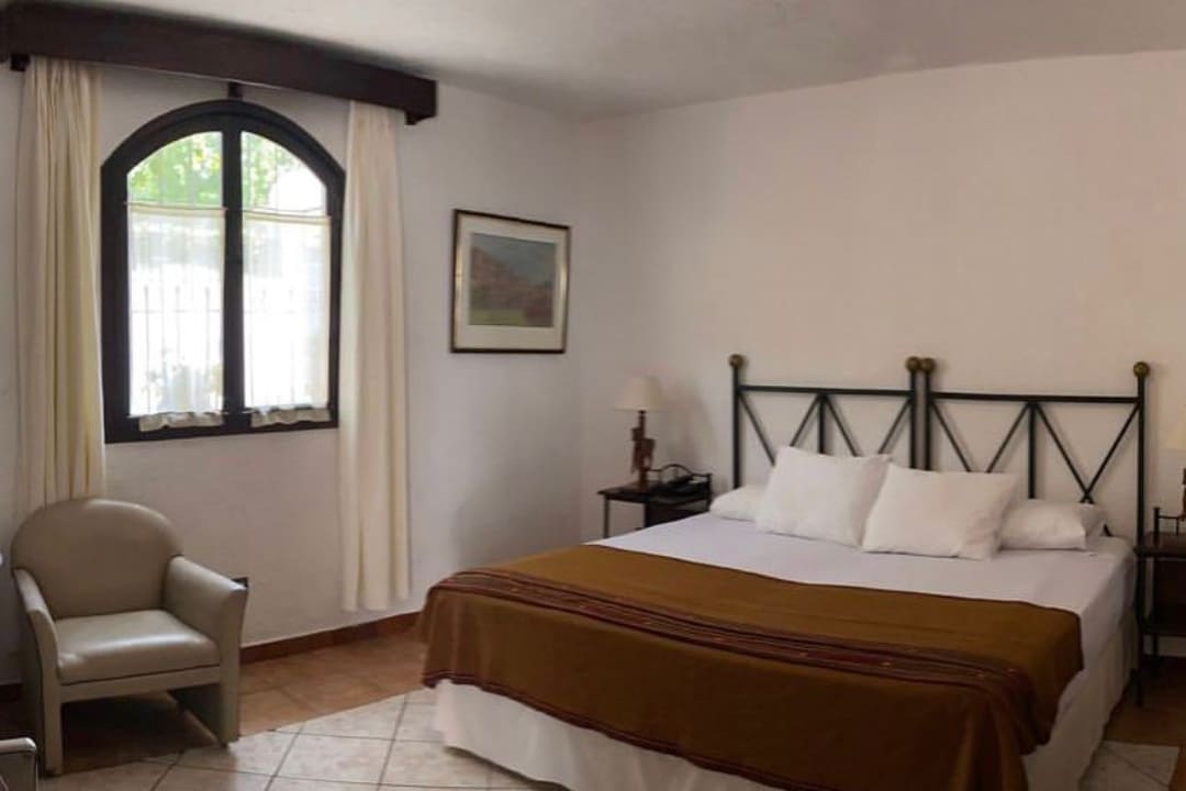 Villa_Colonial_room_GL-1